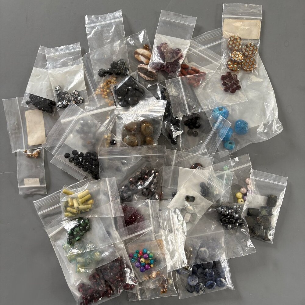 Bead Lot Mixed Varieties / 41 Packets